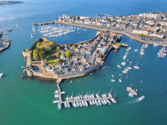 concarneau-ville-close-et-port-thibault-poriel-640x480